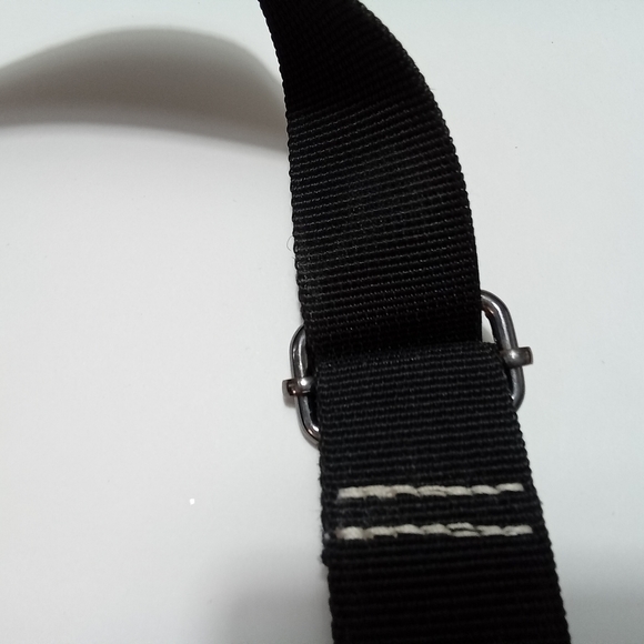 ROOTS canada. Active style leather purse - Picture 9 of 9